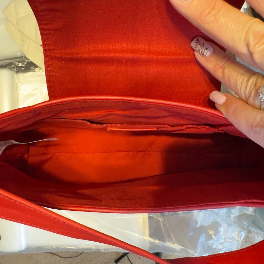593 | NWOT Old Navy Red Womens Faux Leather Minimalist Shoulder Baguette Bag Red